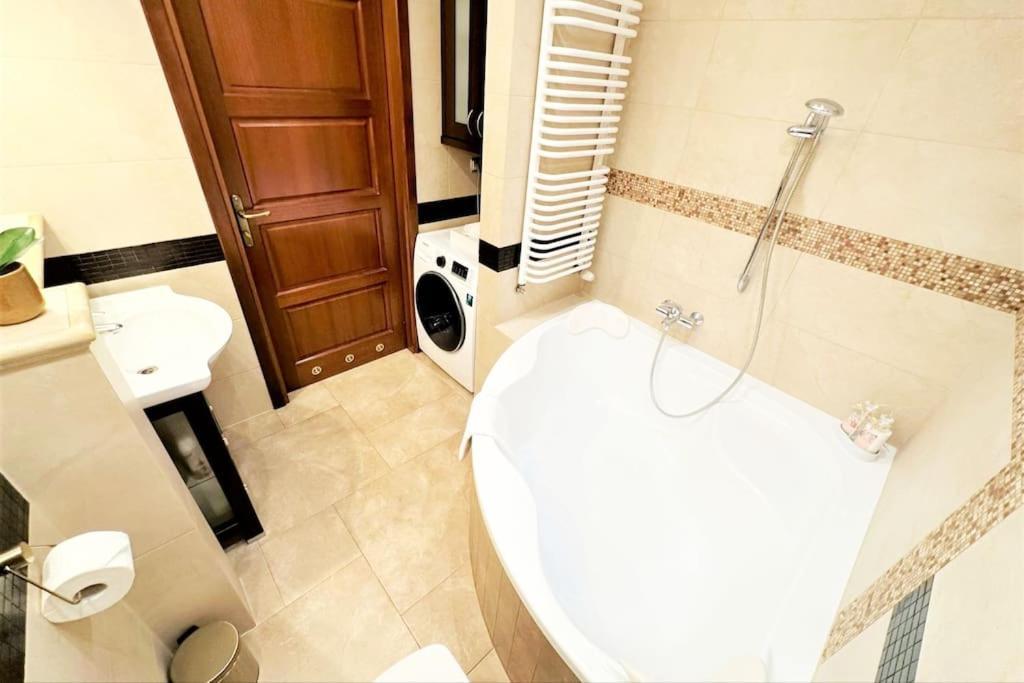 Exclusive Penthouse Near Citycenter 120M2 +Netflix Cracóvia Exterior foto