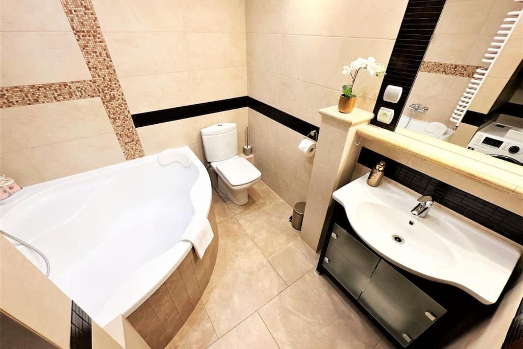 Exclusive Penthouse Near Citycenter 120M2 +Netflix Cracóvia Exterior foto